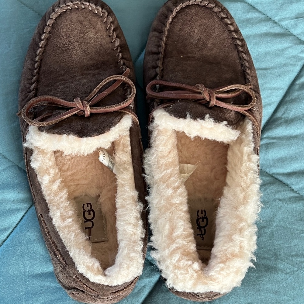 UGGS Slippers women’s size 7